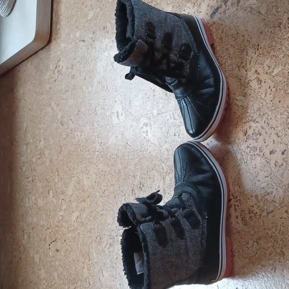 JBU Brenda all weather Vegan leather boots,  EUC - Picture 2 of 10